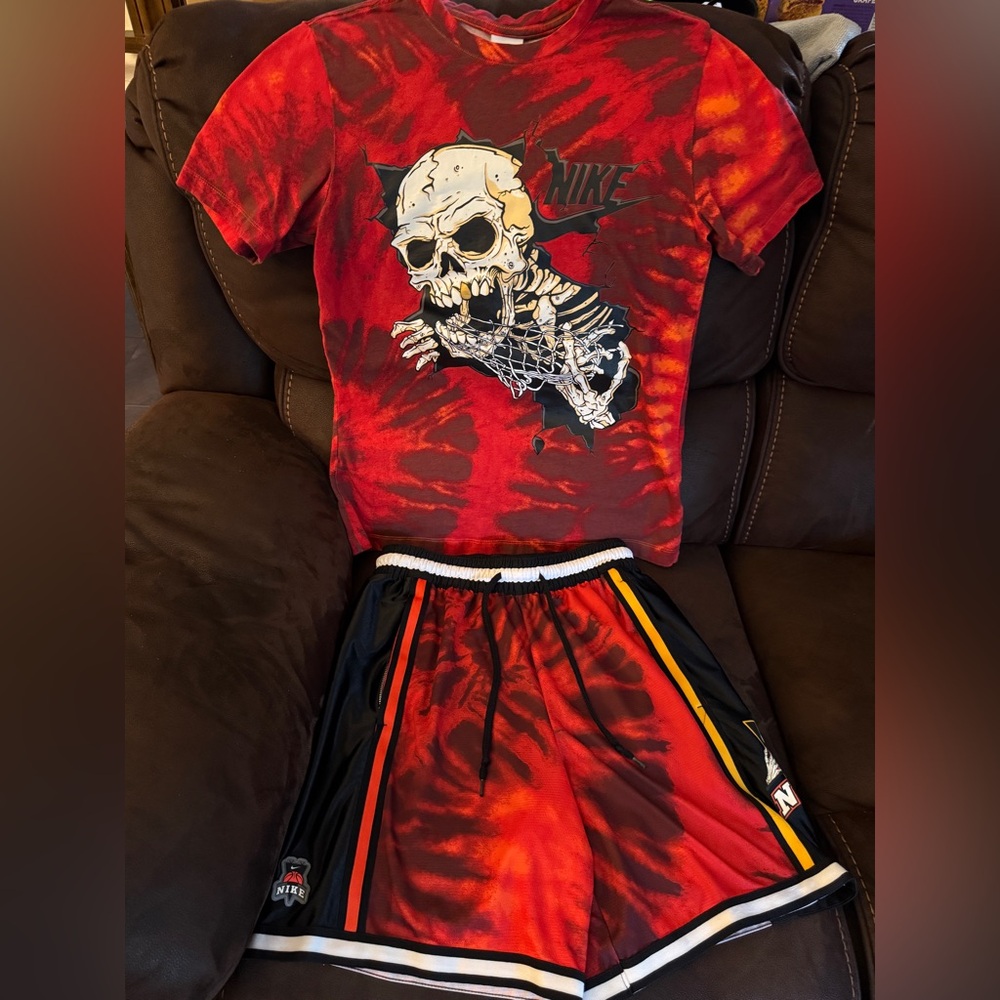 Nike Red And Black Tie Dye Skull Graphic T-Shirt And Shorts Set Mens Small